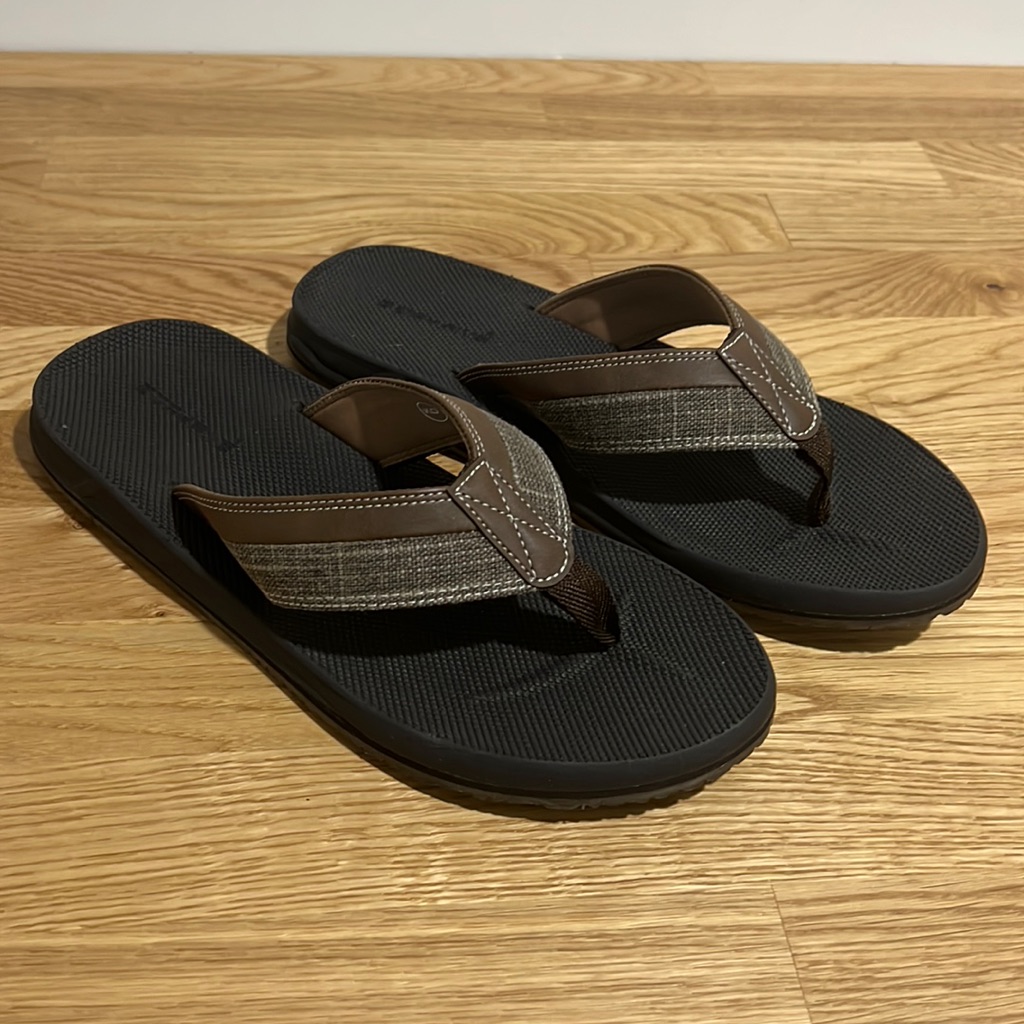 Brand New Mens Size 9 Flip Flop